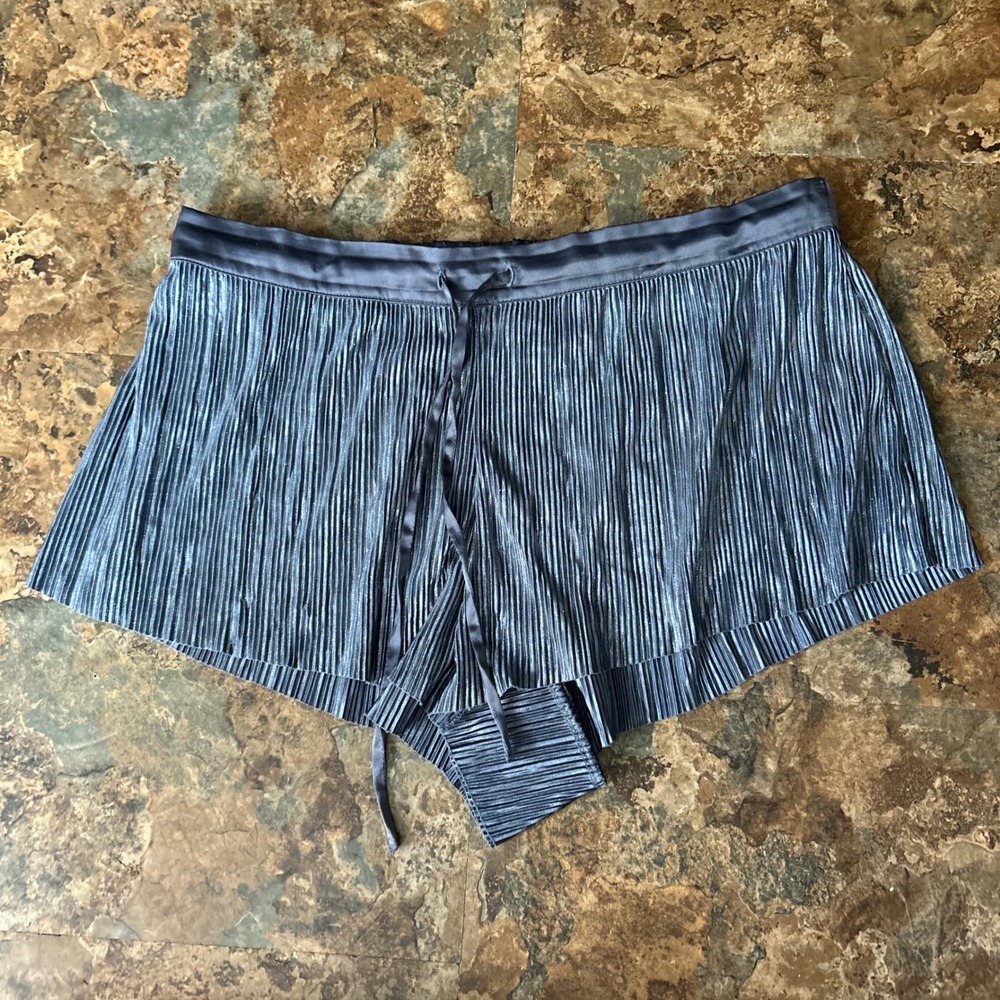 Victoria's Secret Pajama Shorts Womens Size Small Gray Silver Pajamas Pjs